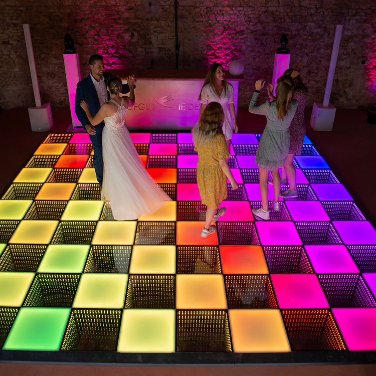 piste-de-danse-lumineuse-3D-miroir.webp