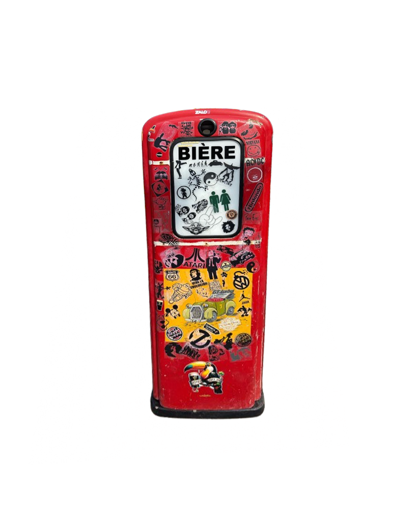Pompe à bière rétro avec ses stickers vintage 